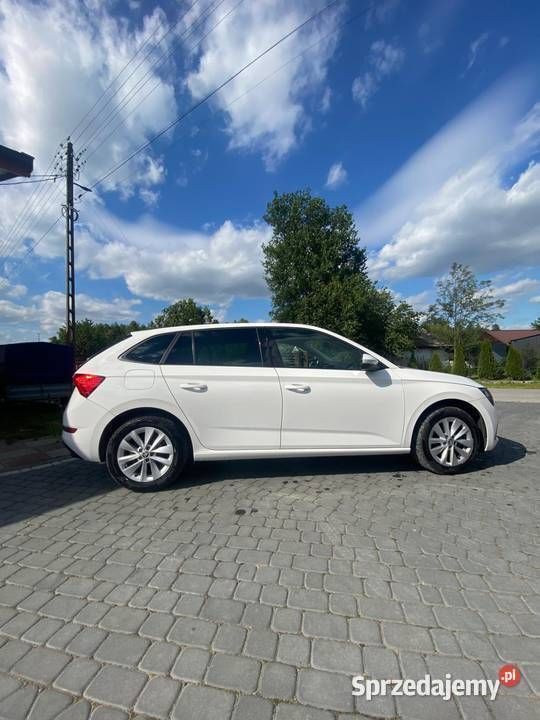 Biały Używany 2023 Skoda Scala Hatchback | 67 900 zł (Uczciwa cena) - Obraz 1/4