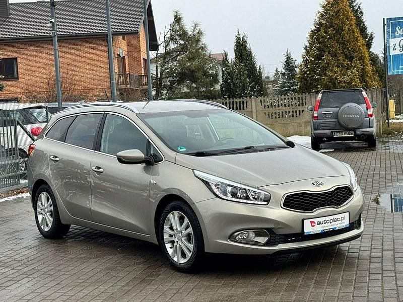 Używany Kia Ceed 125 KM (91 kW) 2013 Beżowy (metalik) Hatchback