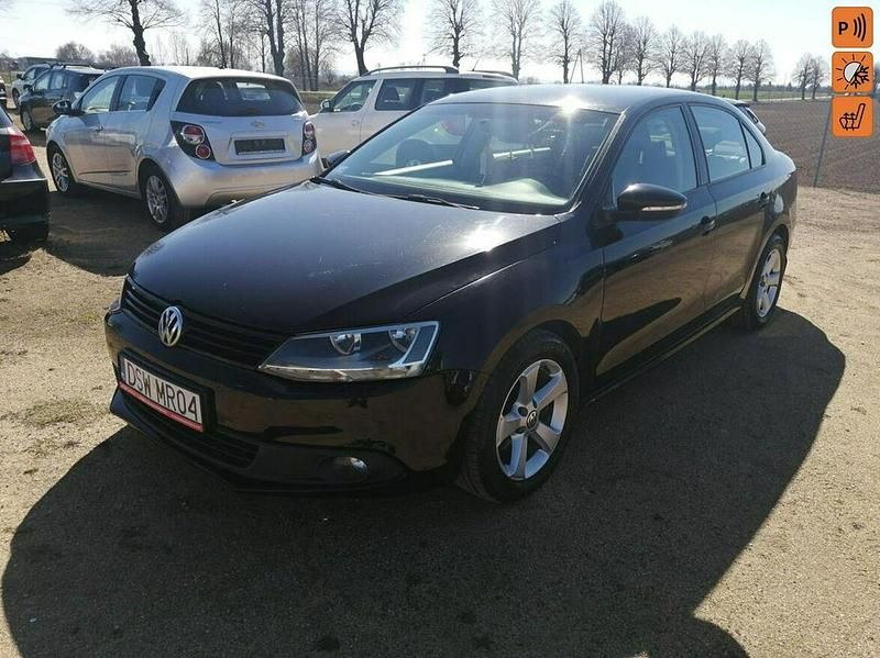 Czarny Używany 2011 VW Jetta Sedan/Limuzyna | 18 900 zł (Uczciwa cena) - Obraz 1/4
