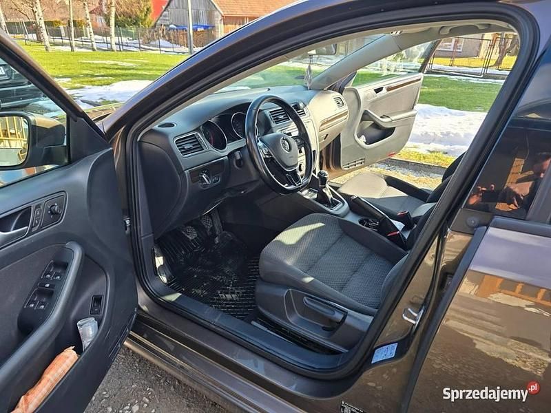 Używany VW Jetta 2015 Beżowy Sedan/Limuzyna