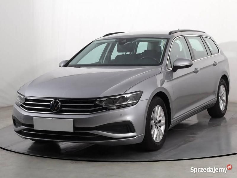 Używany VW Passat 150 KM (110 kW) 2021 Srebrny Kombi