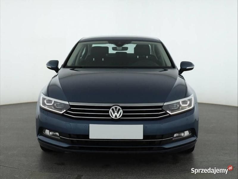 Używany VW Passat 2015 Niebieski Sedan/Limuzyna