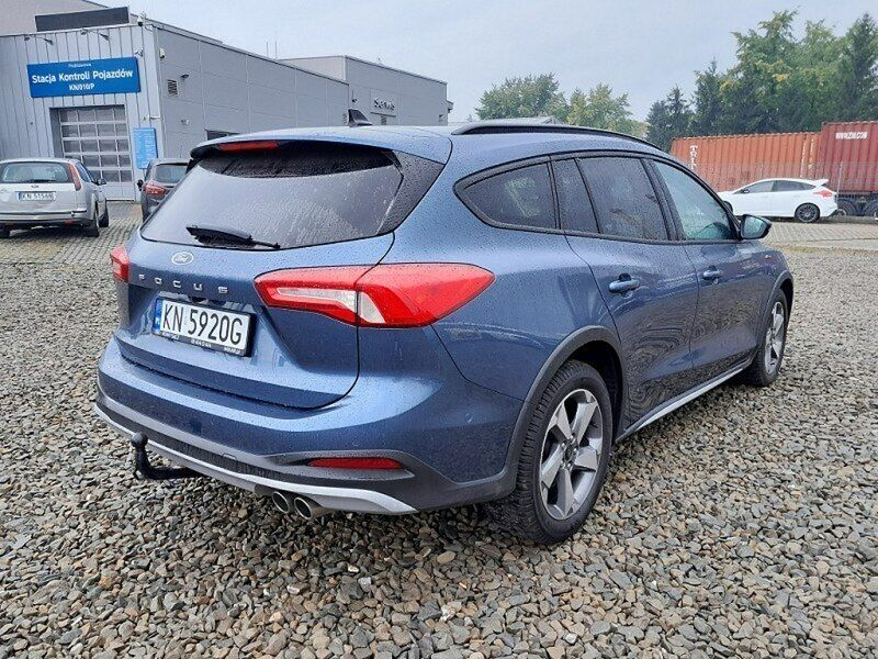 Używany Ford Focus 120 KM (88 kW) 2020 Niebieski (metalik) Sedan/Limuzyna