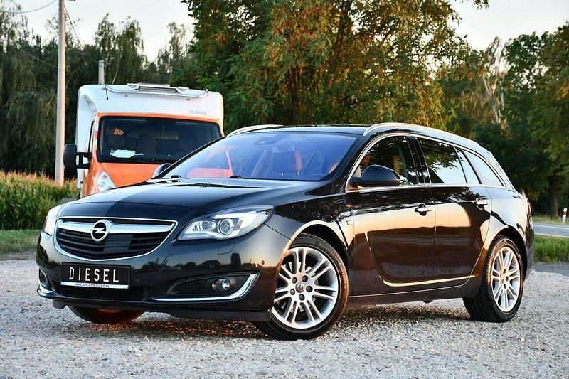 Używany Opel Insignia 140 KM (102 kW) 2015 Czarny (metalik, perła) Kombi