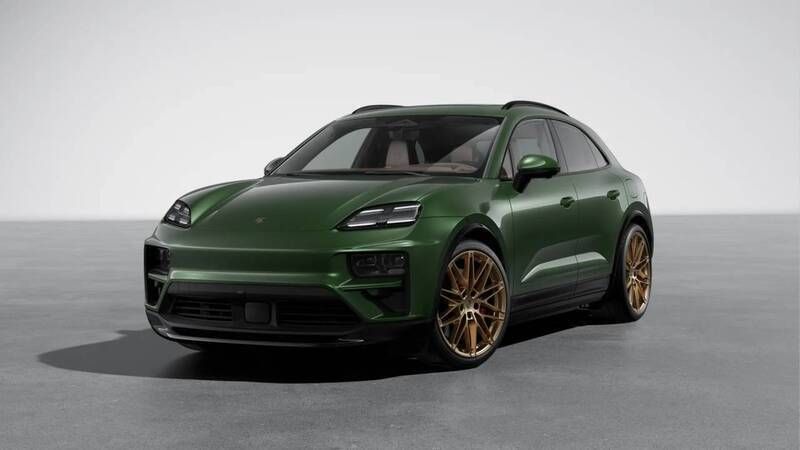 Oak green metallic neo Nowe 2024 Porsche Macan Turbo SUV | 662 873 zł - Obraz 1/4