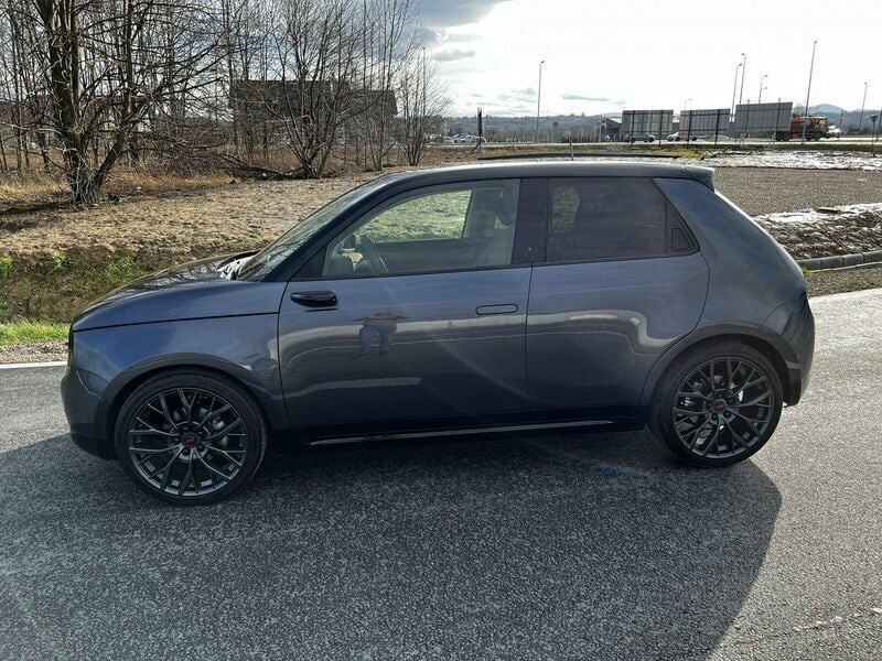 Używany Honda e 114 kW (156 KM) 2022 Szary (metalik, perła) Hatchback