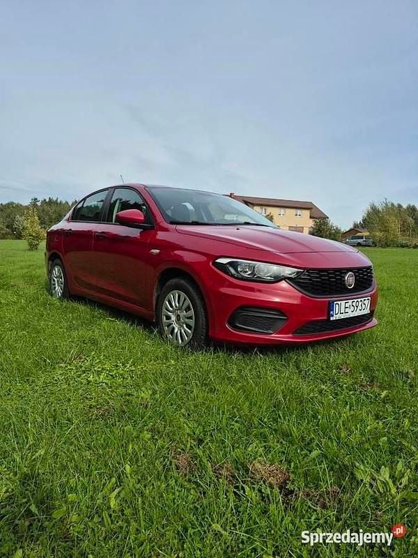 Bordowy Używany 2020 Fiat Tipo Sedan/Limuzyna | 21 000 zł - Obraz 1/4