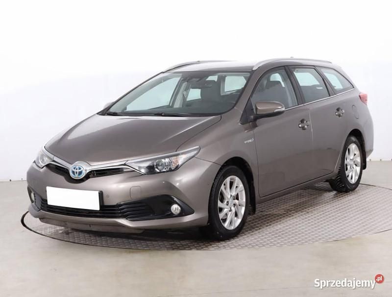 Używany Toyota Auris Hybrid 2017 Beżowy Kombi