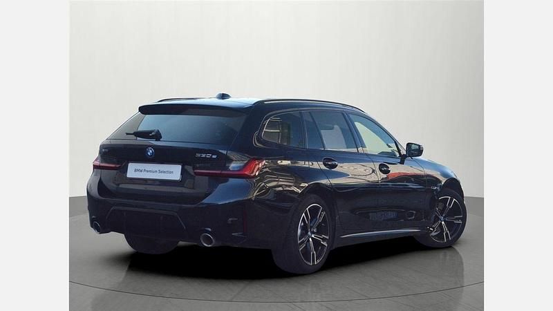 Używany BMW 330e Shadowline 292 KM (214 kW) 2022 Czarny szafir metalizowany Kombi