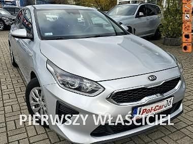 Używany Kia Ceed 100 KM (73 kW) 2019 Srebrny (metalik) Hatchback