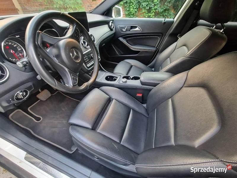 Używany 2018 Mercedes GLA250 SUV | 76 000 zł - Obraz 1/4