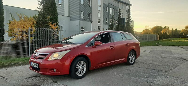 Inny kolor Używany 2009 Toyota Avensis Kombi | 16 200 zł (Uczciwa cena) - Obraz 1/4