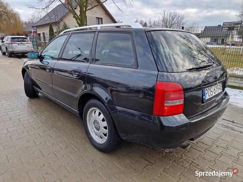 Używany Audi A4 2001 Czarny Kombi