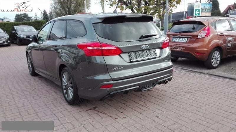 Używany Ford Focus ST-Line 150 KM (110 kW) 2017 Szary metalik (metallic) Sedan/Limuzyna