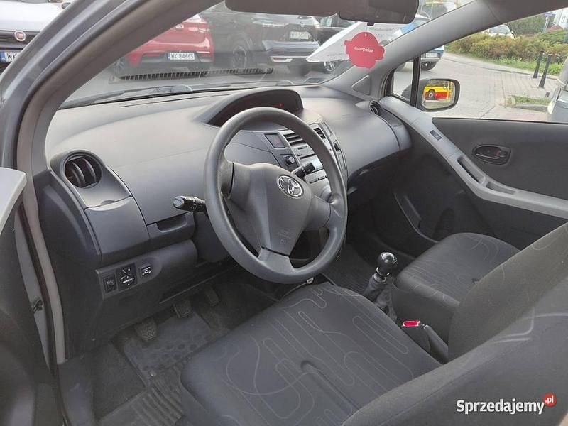 Srebrny Używany 2010 Toyota Yaris Hatchback | 15 000 zł (Super Cena) - Obraz 1/4