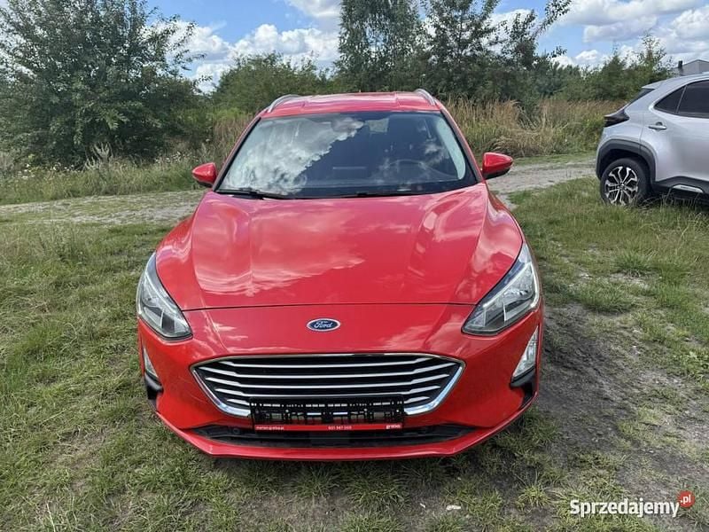 Używany Ford Focus Cool & Connect 120 KM (88 kW) 2021 Czerwony Sedan/Limuzyna