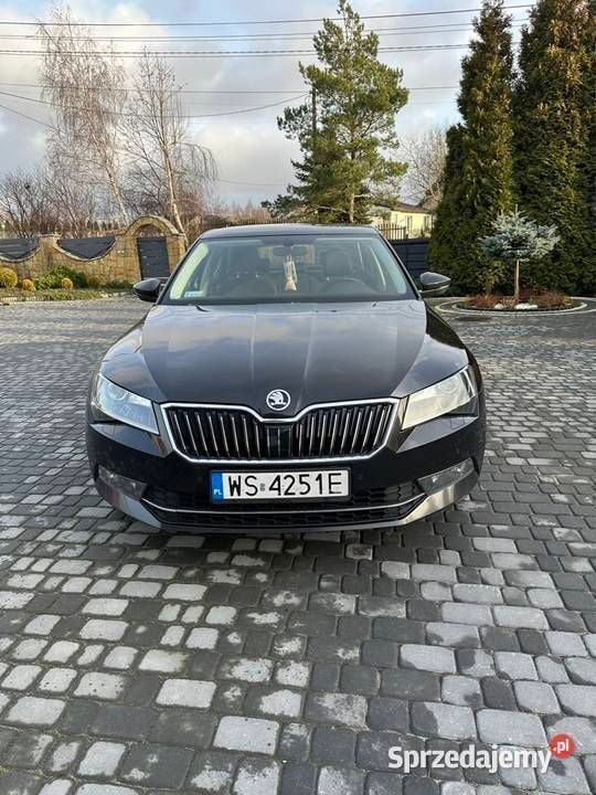 Czarny Używany 2016 Skoda Superb | 52 900 zł (Uczciwa cena) - Obraz 1/4