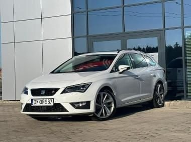 Biały Używany 2016 Seat Leon Kombi | 47 999 zł (Uczciwa cena) - Obraz 1/3