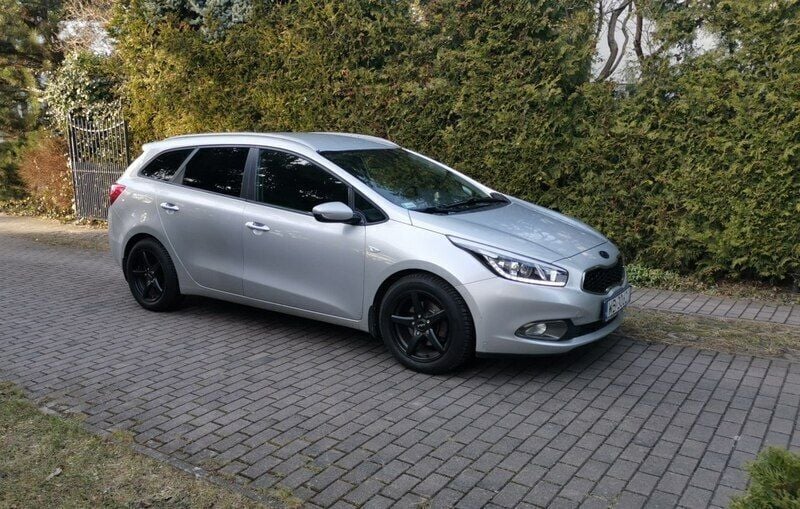 Używany Kia Ceed 145 KM (106 kW) 2014 Srebrny (metalik) Hatchback