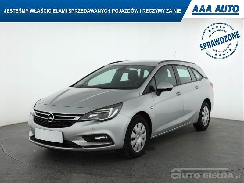 Używany Opel Astra 2018 Srebrny
