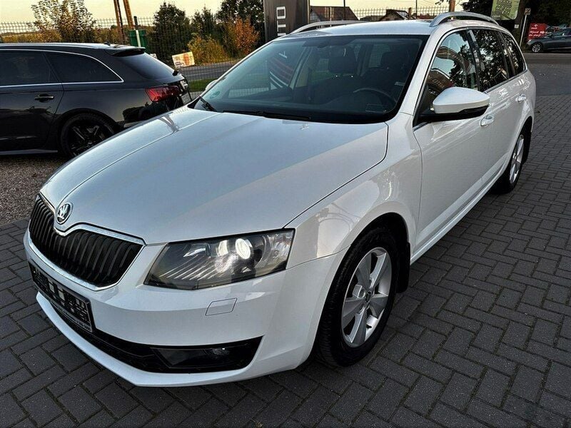 Biały (metalik) Używany 2016 Skoda Octavia Sedan/Limuzyna | 51 200 zł (Drogi) - Obraz 1/4