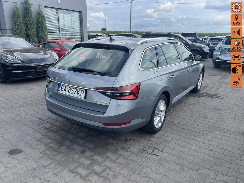 Szary (metalik) Używany 2021 Skoda Superb Kombi | 69 900 zł - Obraz 1/4