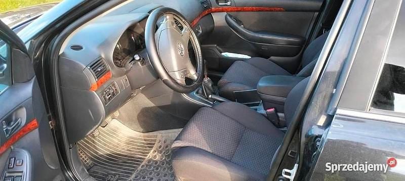 Czarny Używany 2003 Toyota Avensis T2 Kombi | 7900 zł (Drogi) - Obraz 1/3