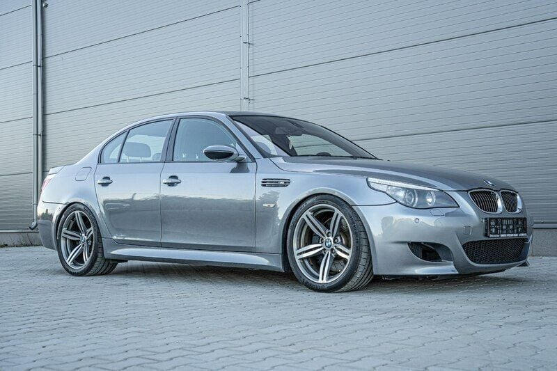 Srebrny Używany 2006 BMW M5 Sedan/Limuzyna | 133 900 zł - Obraz 1/4