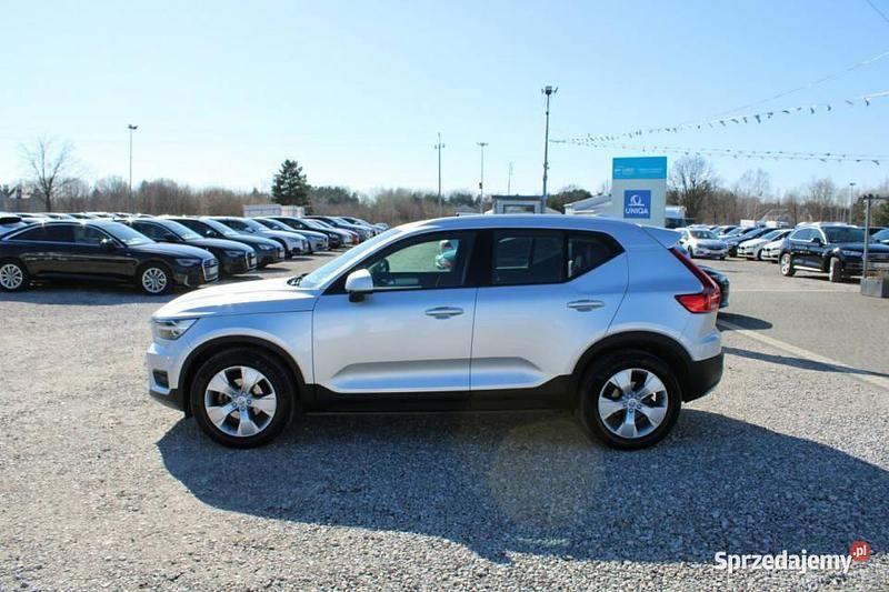Używany Volvo XC40 Momentum 2019 Srebrny SUV