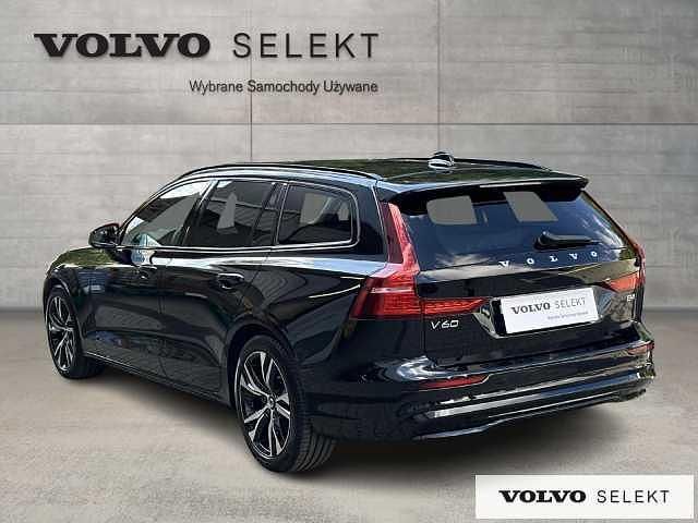 Używany Volvo V60 197 KM (144 kW) 2025 Czarny Kombi