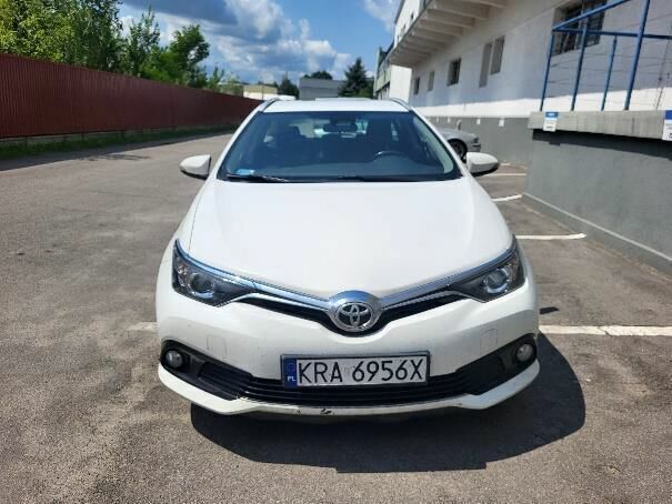 Biały Używany 2017 Toyota Auris Kombi | 33 750 zł (Super Cena) - Obraz 1/4