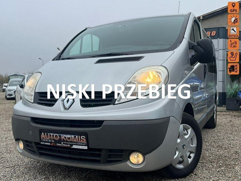 Srebrny Używany 2012 Renault Trafic Bose Edition Van | 42 900 zł (Super Cena) - Obraz 1/4