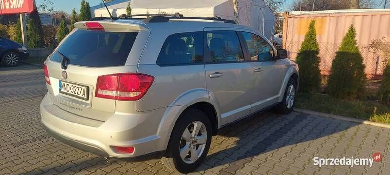 Szary Używany 2012 Fiat Freemont SUV | 42 000 zł (Drogi) - Obraz 1/4