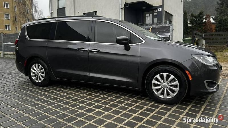 Używany Chrysler Pacifica 2019 Szary SUV