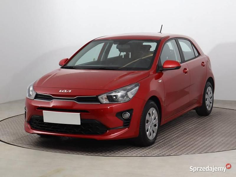 Używany Kia Rio 2023 Czerwony Hatchback