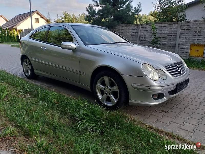 Używany Mercedes C180 2007 Srebrny Coupe