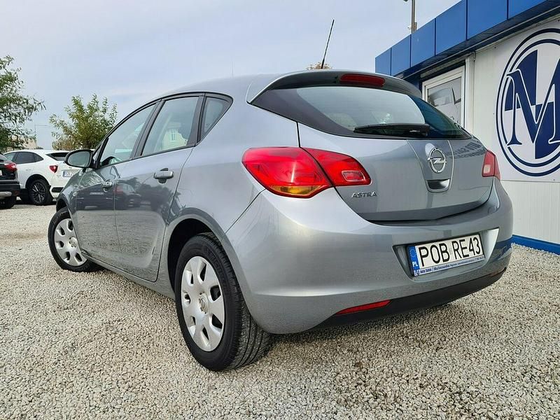 Używany Opel Astra 2012 Szary Hatchback