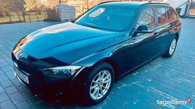 Czarny Używany 2013 BMW 318 Sport Line Kombi | 32 900 zł (Dobra cena) - Obraz 1/4
