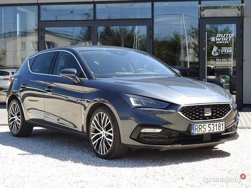 Szary Używany 2021 Seat Leon Hatchback | 78 900 zł (Uczciwa cena) - Obraz 1/4