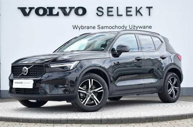 Czarny Używany 2025 Volvo XC40 SUV | 171 900 zł (Uczciwa cena) - Obraz 1/4