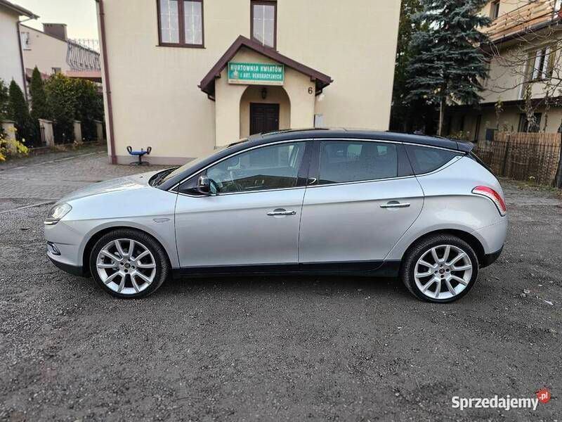 Używany 2009 Lancia Delta Hatchback | 16 700 zł (Uczciwa cena) - Obraz 1/4