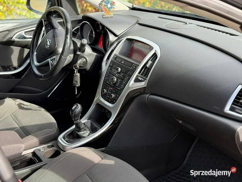 Używany Opel Astra 160 KM (117 kW) 2010 Szary Kombi