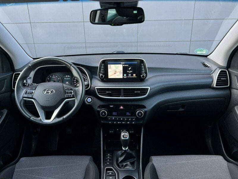 Szary (metalik) Używany 2018 Hyundai Tucson SUV | 82 900 zł (Uczciwa cena) - Obraz 1/4