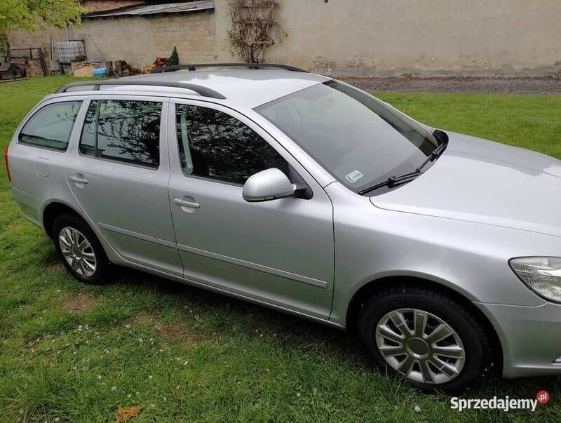 Srebrny Używany 2010 Skoda Octavia Sedan/Limuzyna | 12 500 zł (Uczciwa cena) - Obraz 1/3