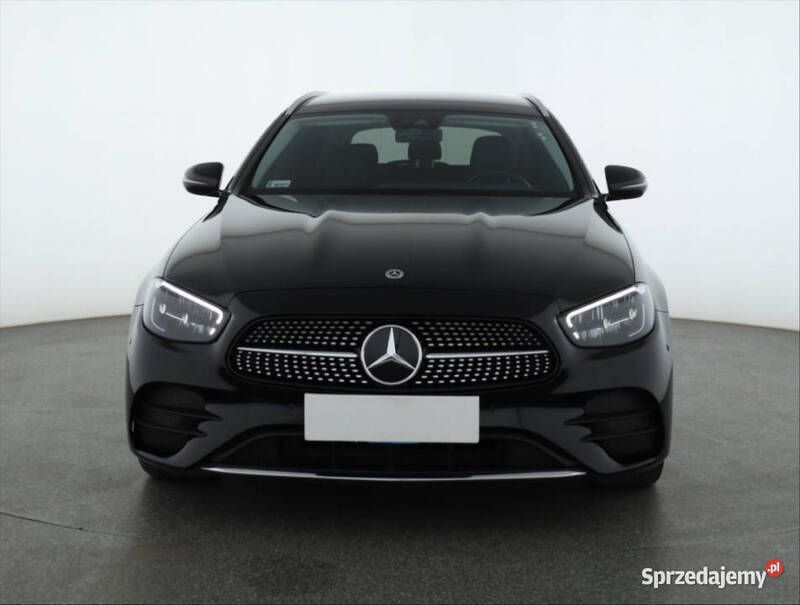 Czarny Używany 2021 Mercedes E220 Kombi | 155 999 zł (Drogi) - Obraz 1/4