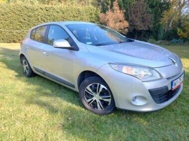 Srebrny Używany 2010 Renault Mégane III Hatchback | 18 900 zł (Drogi) - Obraz 1/4