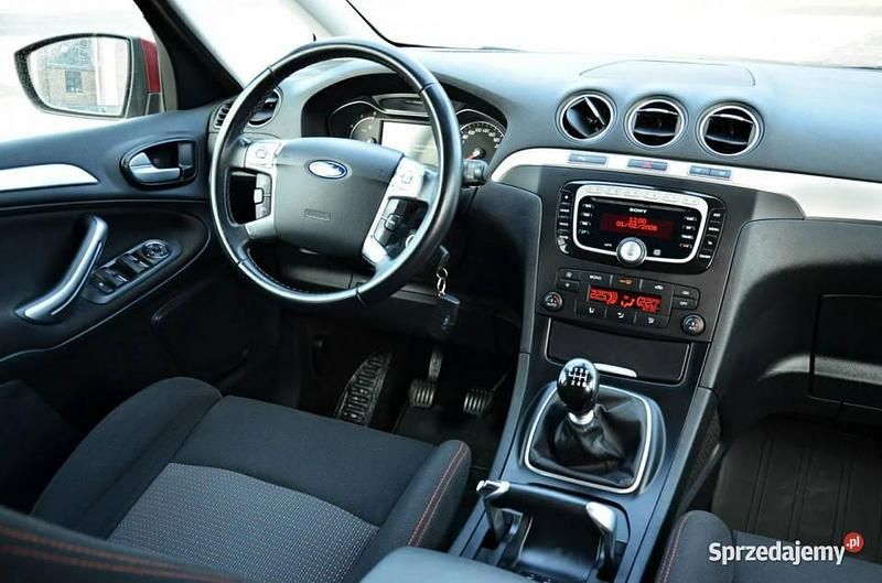 Używany Ford S-MAX S 140 KM (102 kW) 2014 Czerwony (metalik) Minivan