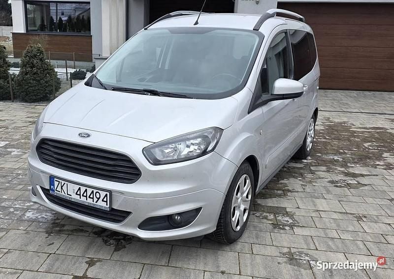 Używany Ford Tourneo Courier 2017 Srebrny Minivan