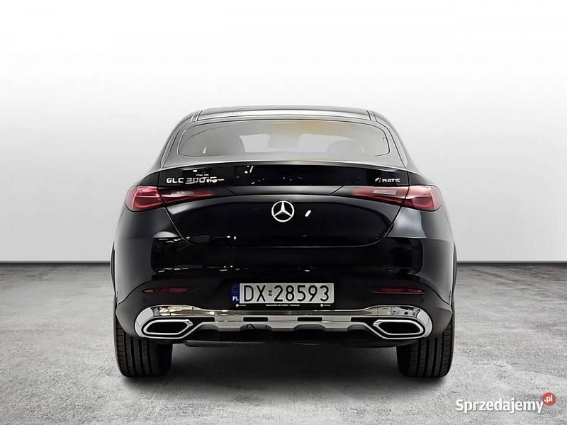 Używany Mercedes GLC300e Avantgarde 2024 Czarny SUV