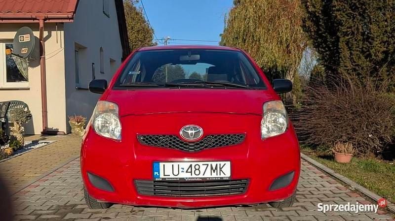 Używany Toyota Yaris 2010 Czerwony Hatchback